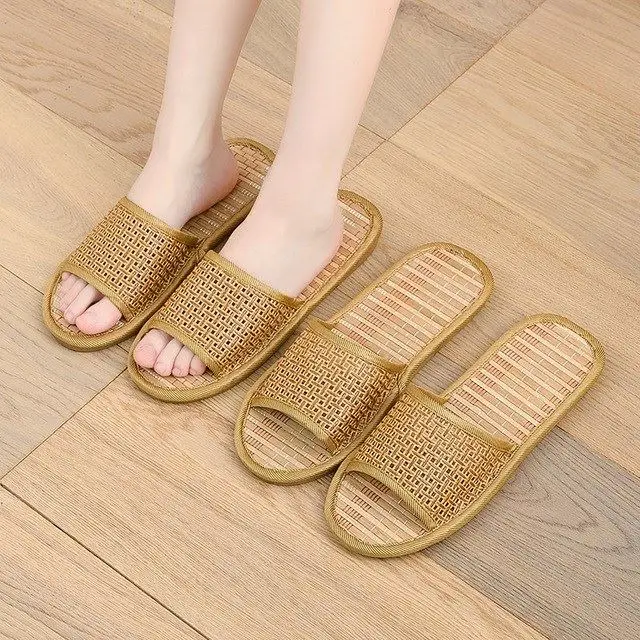 

Indoor Summer Bamboo Wicker Grass Floor Mat Hollow out Design Soft Bottom Wooden Floor Slippers Anti-Slip Couples Slippers