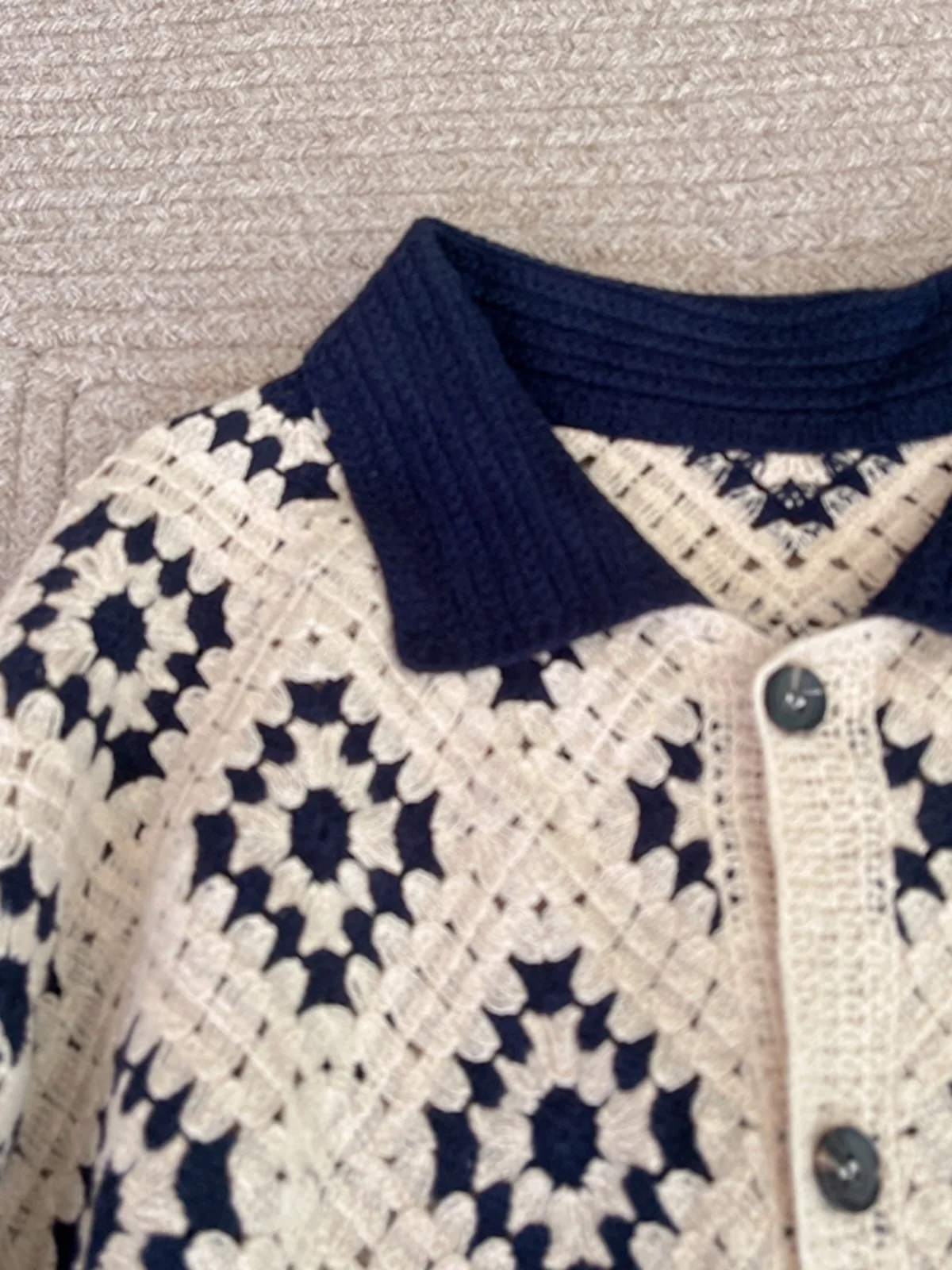 Retro Kardigan Rozpinany z Długim Rękawem, Luźny Krój, Neutralny Styl Uliczny, z Kwiatowym Wzorem w Stylu Retro Hooked, Diamentowym Patchworkiem, Kolorowy, z Dzianiny, z Otwartym Kołnierzem...