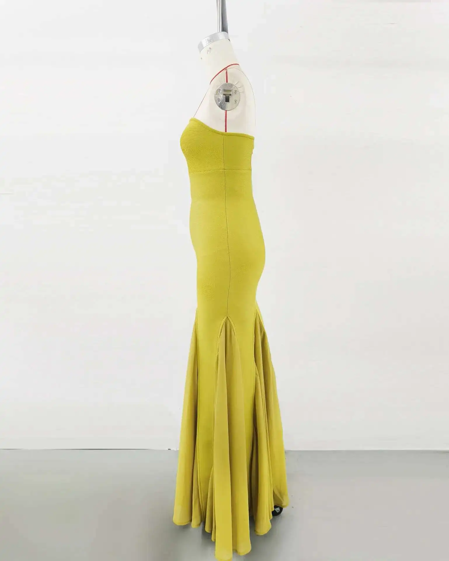 LEOSOXS 黄色のストラップレスマーメイドイブニングドレスセクシーなノースリーブボディコンマキシガウンエレガントなフォーマルパーティードレスカクテルイベント用