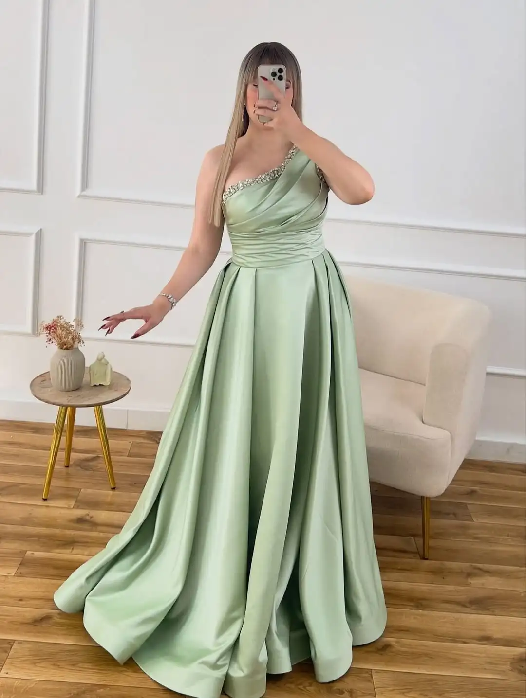 Novo design de um ombro com miçangas cristal cetim plissado uma linha babados até o chão vestido de festa formal de noite