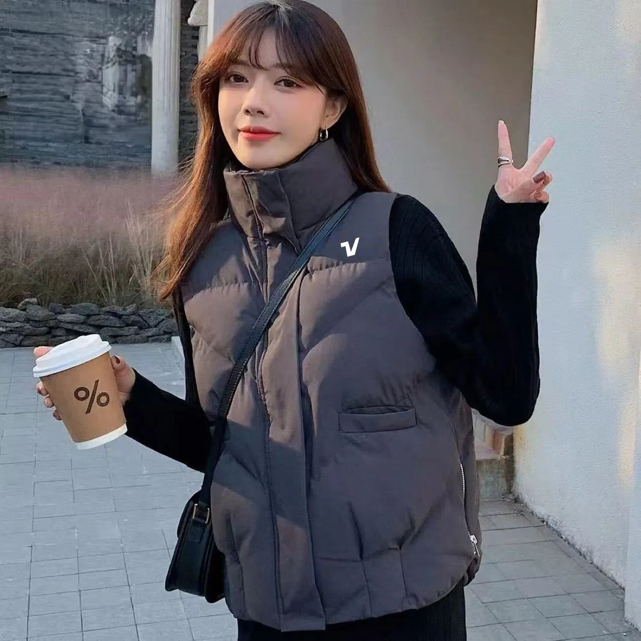 

Women's 2025 new autumn and winter golf vest fashion casual jacket luxury stand collar short pad vest women's golf suit