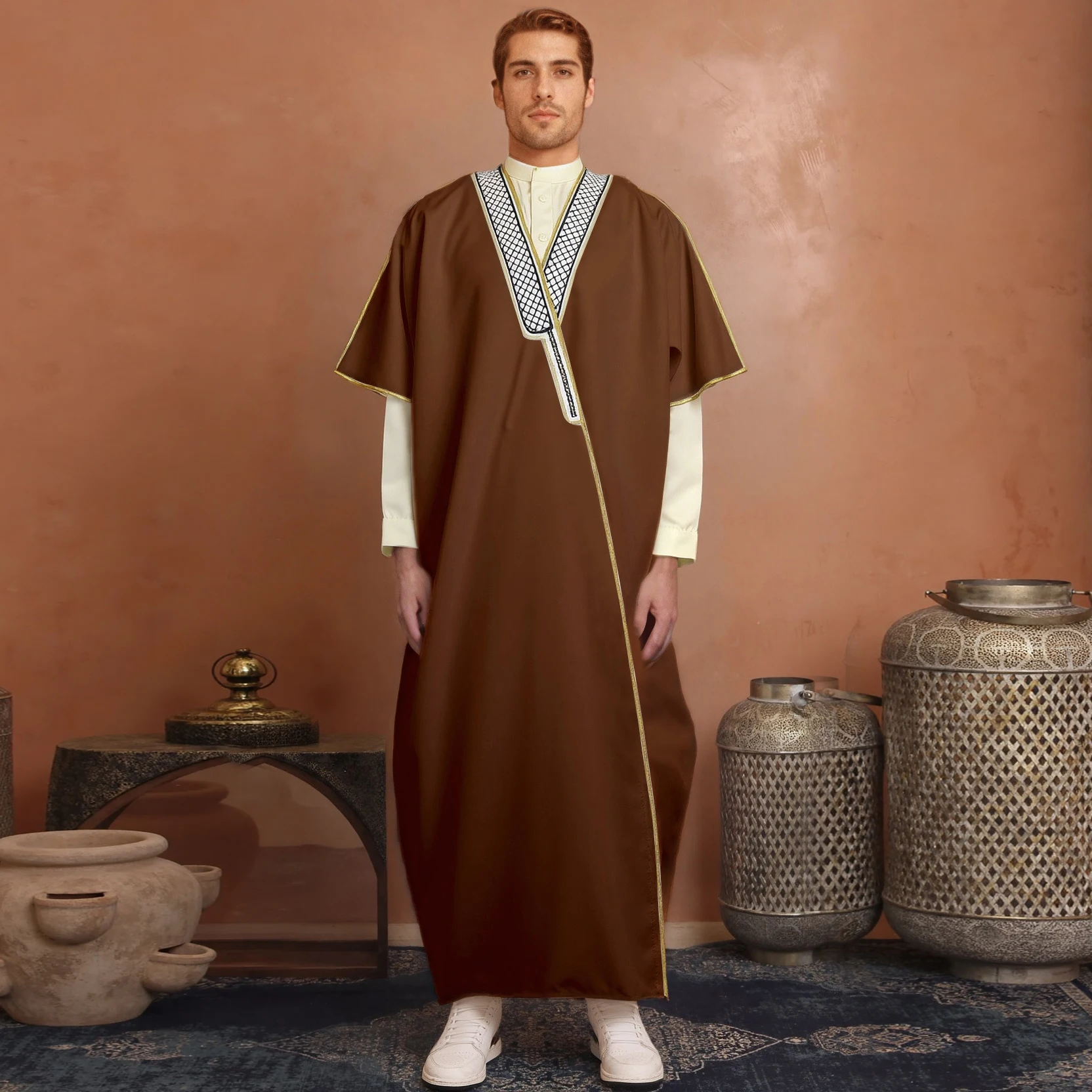 Commercio all'ingrosso OEM di alta qualità Omani Morrocon stile tessuto Thobe arabo Bisht Bisht Turchia abbigliamento caftano Abaya uomini musulmani Bisht