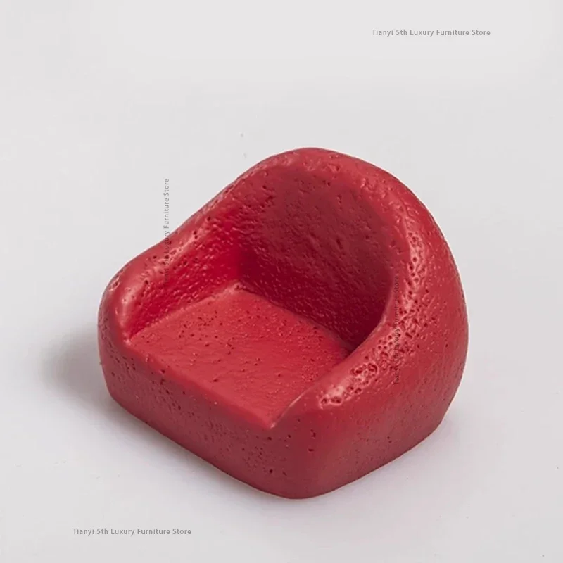 

Европейский стиль, ретро миниатюры, соло, красный диван, фигурки из смолы, оригинальность для спальни, эстетический французский домашний декор, статуэтка FYFM