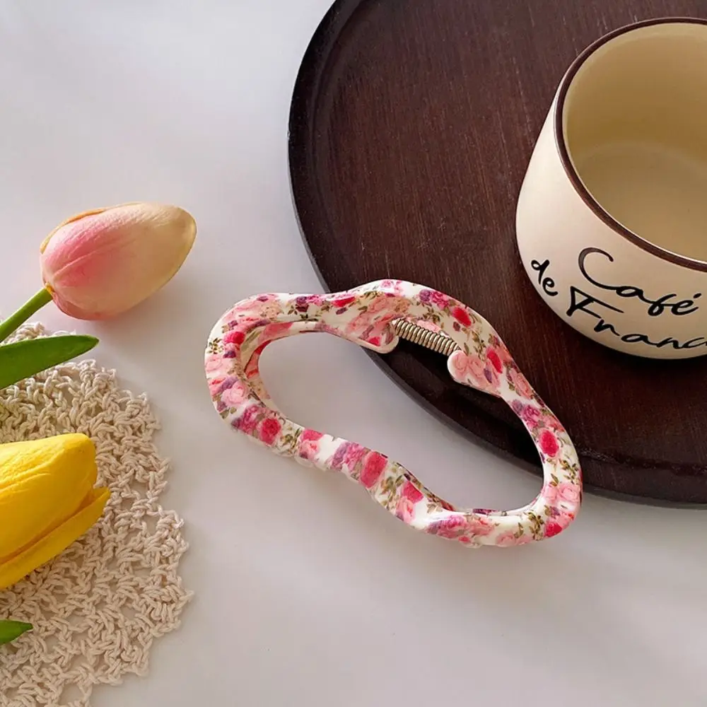 

Elegant Acrylic Cloud Shape Hair Claw Hollow Geometric Hollow Claw Clip Korean Style Large Geometric Shark Clip Party