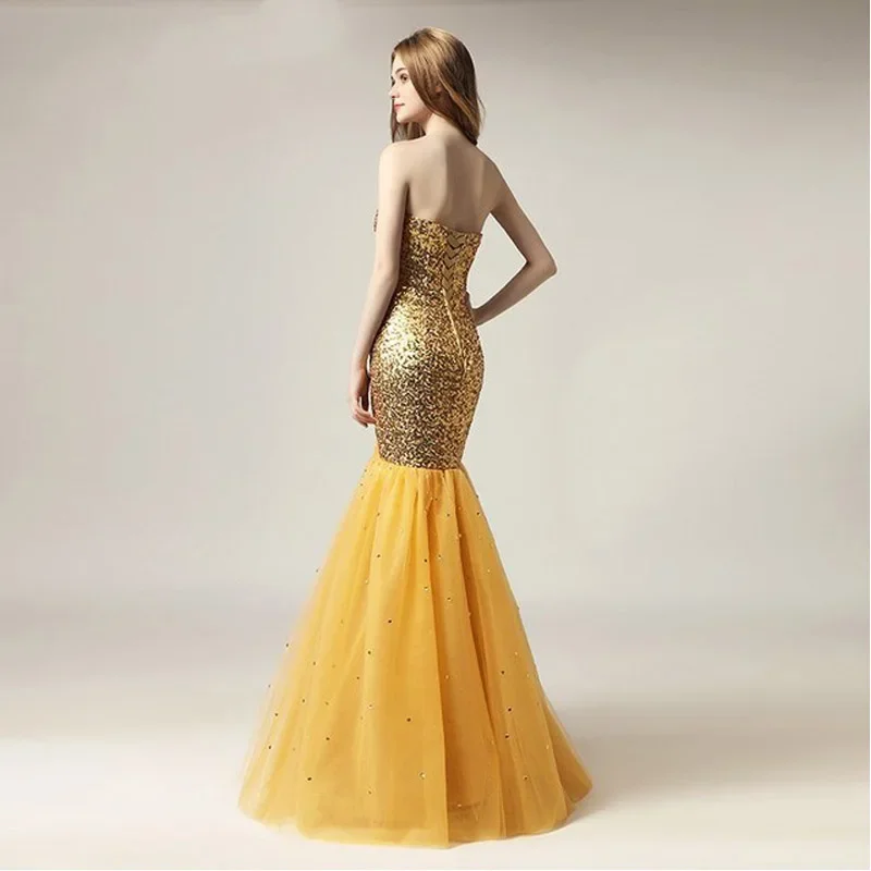 Si tratta di Yiiya Abito da sera personalizzato Paillettes dorate Senza spalline Sirena Robe De Soiree Pavimento-lunghezza Abito formale da donna V091