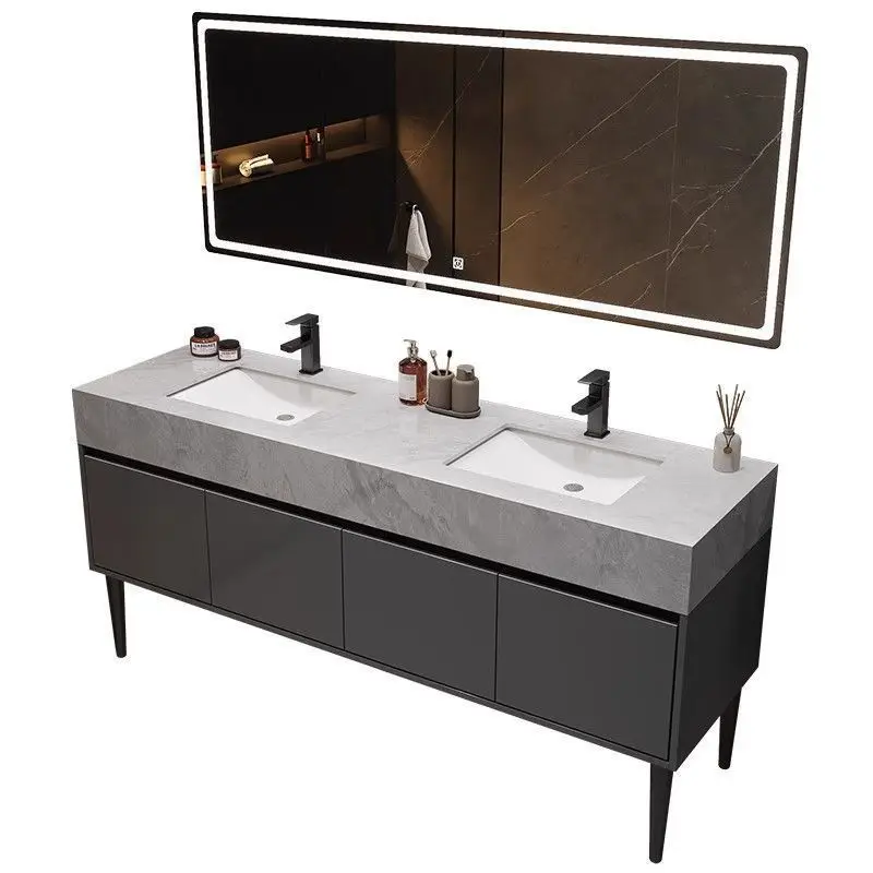 Pared al techo de mármol, lavabo, juego de baño.