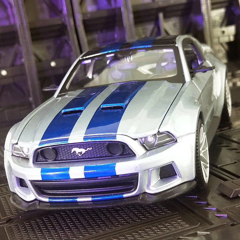 مايستو 1:24 نموذج سيارة فورد موستانج ستريت ريسر 2014 المقلد مع أبواب وغطاء محرك السيارة يمكن فتحها كزخارف #2