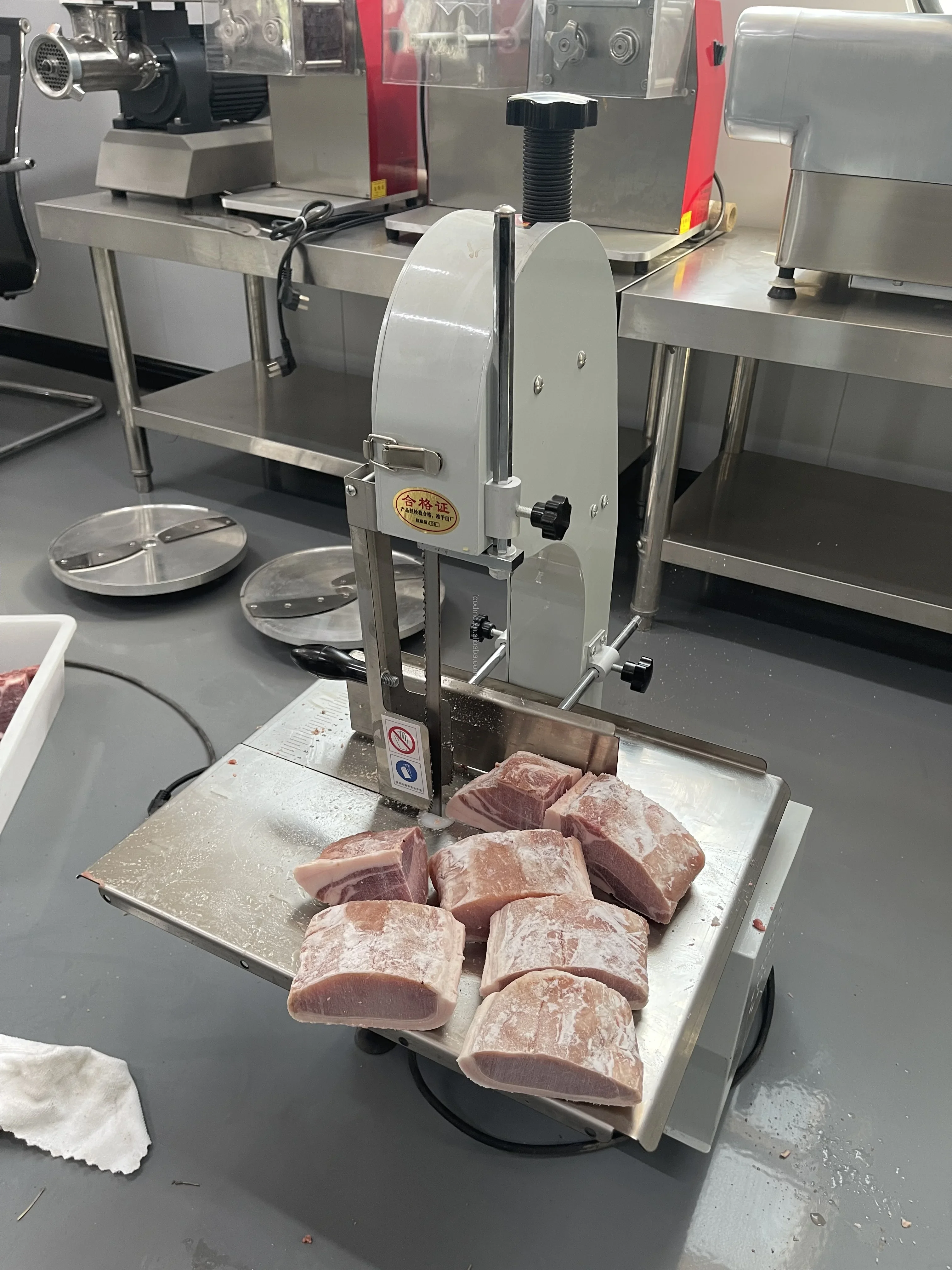 Commercial Bone Sawing Machine, High Efficiency Precision Meat Band Saw for Meat Processing & Bone Cutting