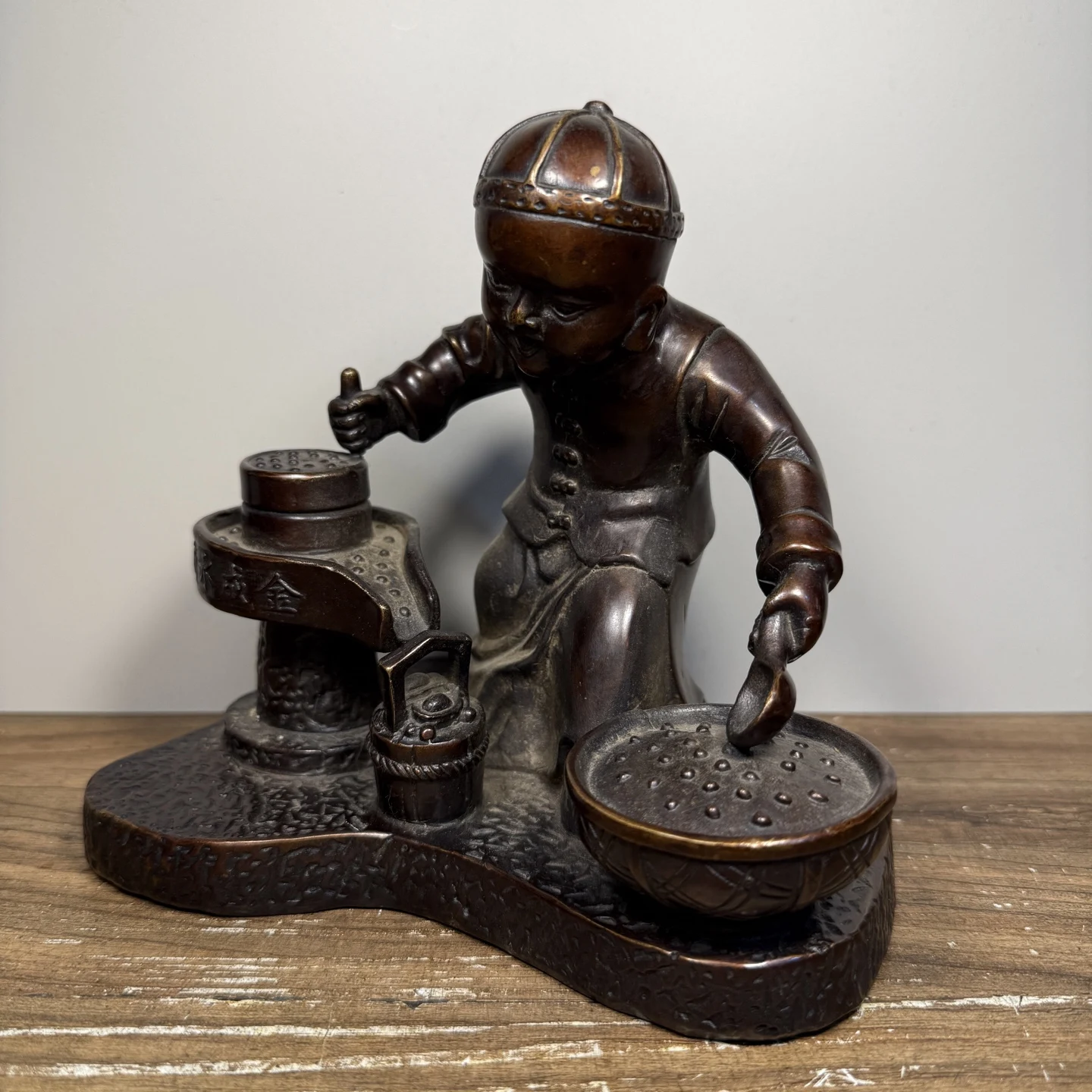 Folk Collection Old Bronze Gilded Old Farmer Making Tofu Dripping water turns into gold statue Wenfang screen Amass wealth