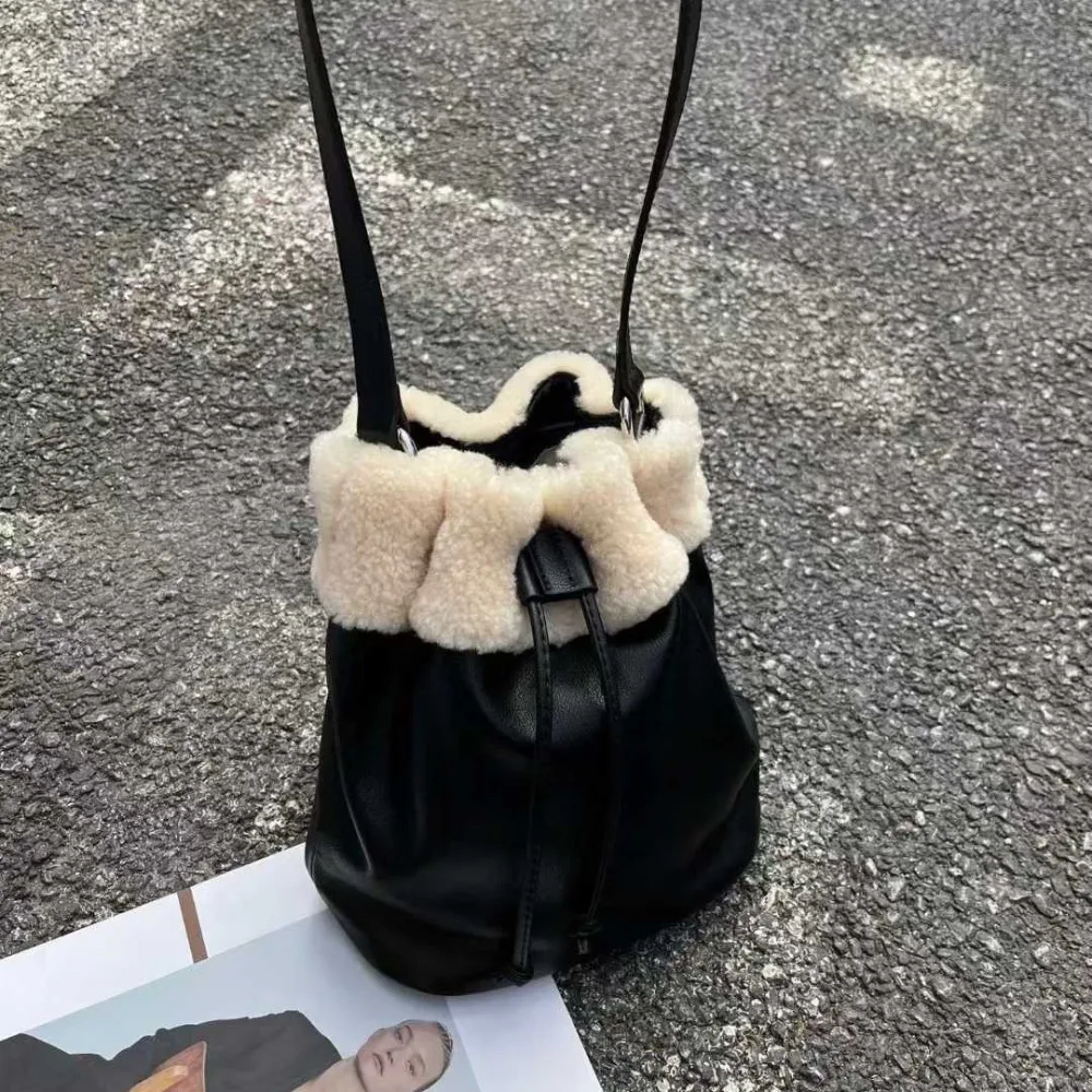 

Hot Sale Lamb Wool Cowhide Bucket Bag Women's 2025 New Autumn and Winter Fashion Plush Shoulder Bag Crossbody Shoulder Bag