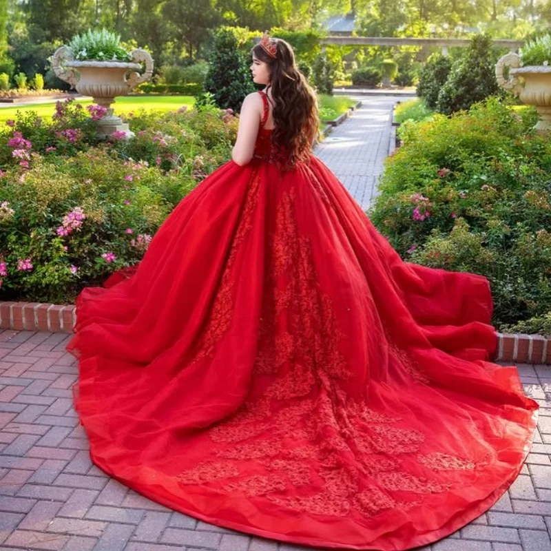Robes De Quinceanera rouge personnalisées, épaules dénudées, appliques dorées Seqinan, dentelle De cristal, longue queue, 15