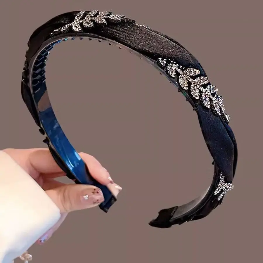

Rhinestone Braided Hairband with Teeth | Trendy Wheat Design Headband for Girls & Women | Daily Makeup or Face Wash Use