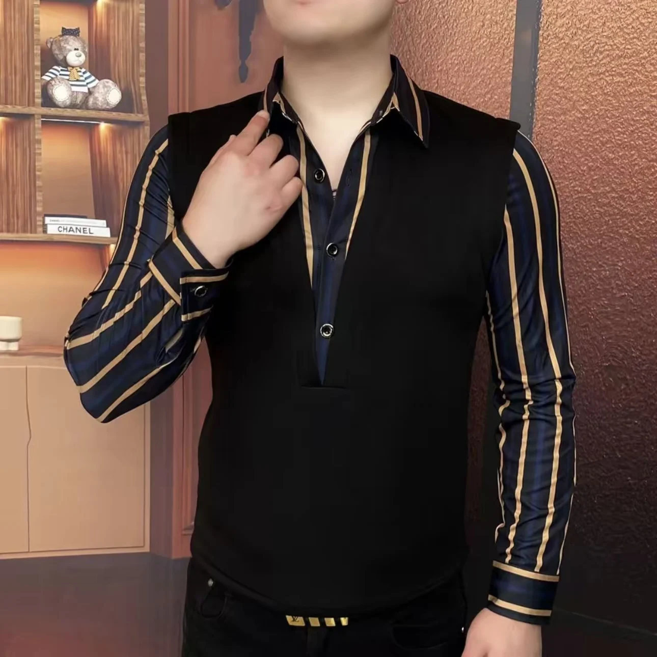 

Мужская облегающая футболка с полосатыми вставками, имитация двухслойной конструкции, модная эластичная базовая футболка, новинка осени, стильная европейская модель.