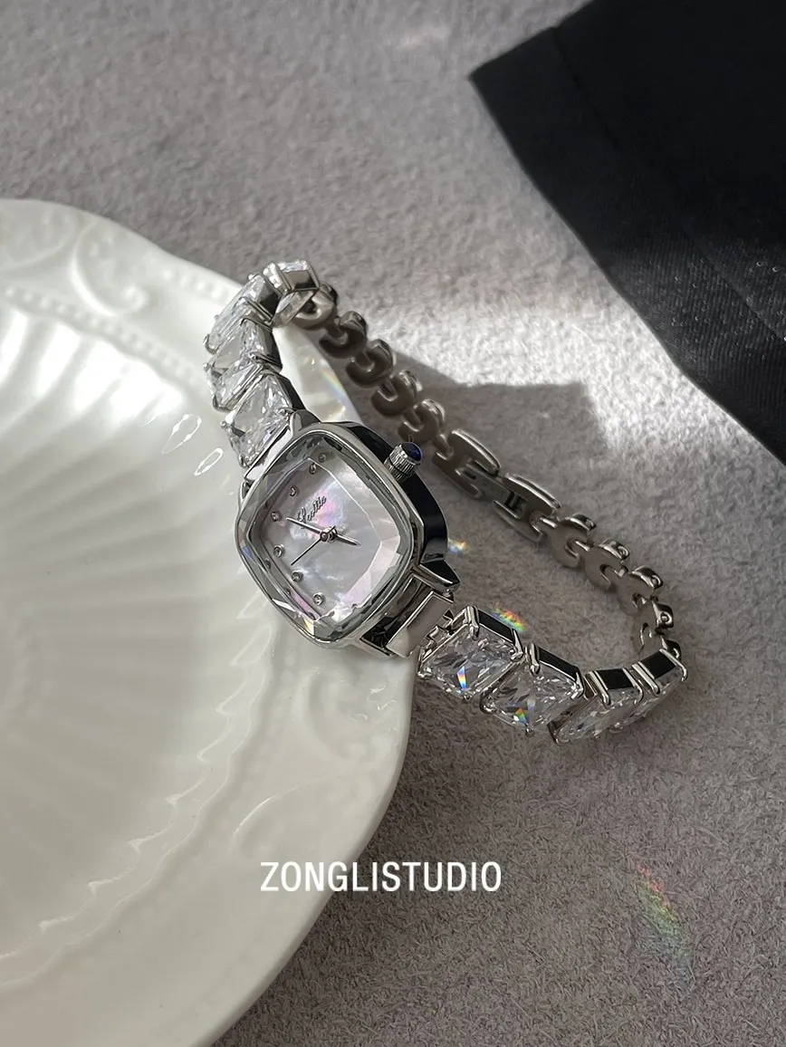 

Women'S Watch, Elegant, Luxurious, Sophisticated, And Fashionable. A Trendy Watch For Women, A Perfect Gift For Your Girlfriend.