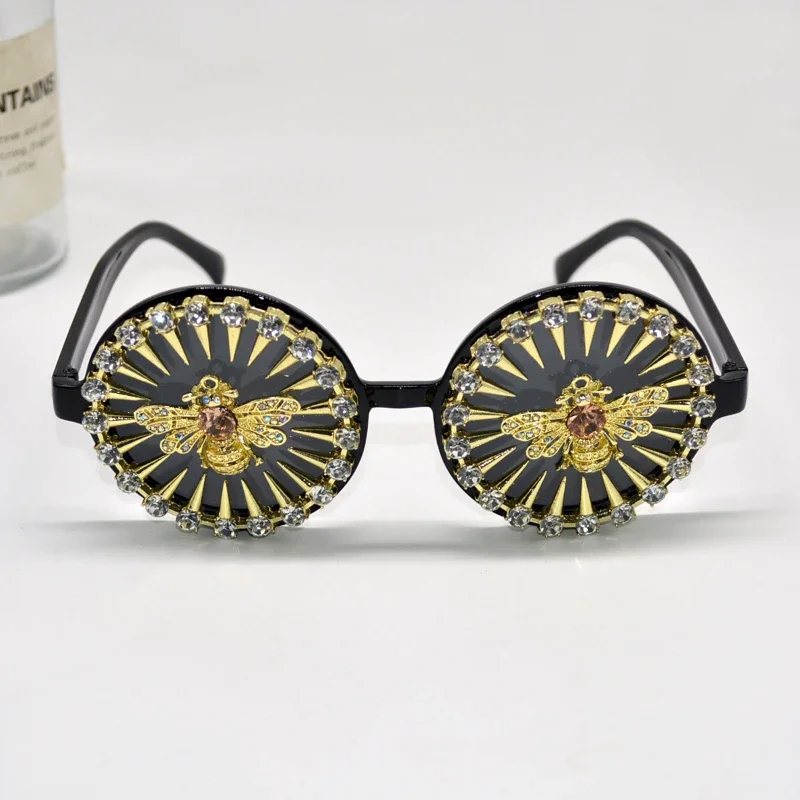 2023 New Diamond Sunglasses Ladies Brand Designer Party Ladies Glasses Rhinestone Season Bee Eyewear Lunette De Soleil Femme