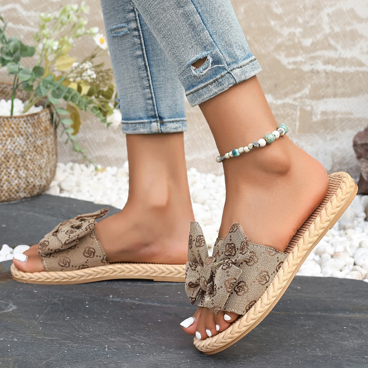 One-word Flower Flat Beach Slippers 2024 New Style Indoor Home Bow Women's Shoes for Outer Wear Fashionable Non-slip Slippers