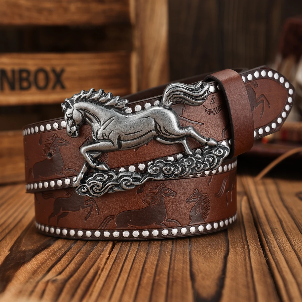 Ein PU-Gürtel für Damen und Herren, der den Stil von Western-Denim und Retro vereint, ist perfekt für alltägliche Freizeitausflüge. – Detail 4