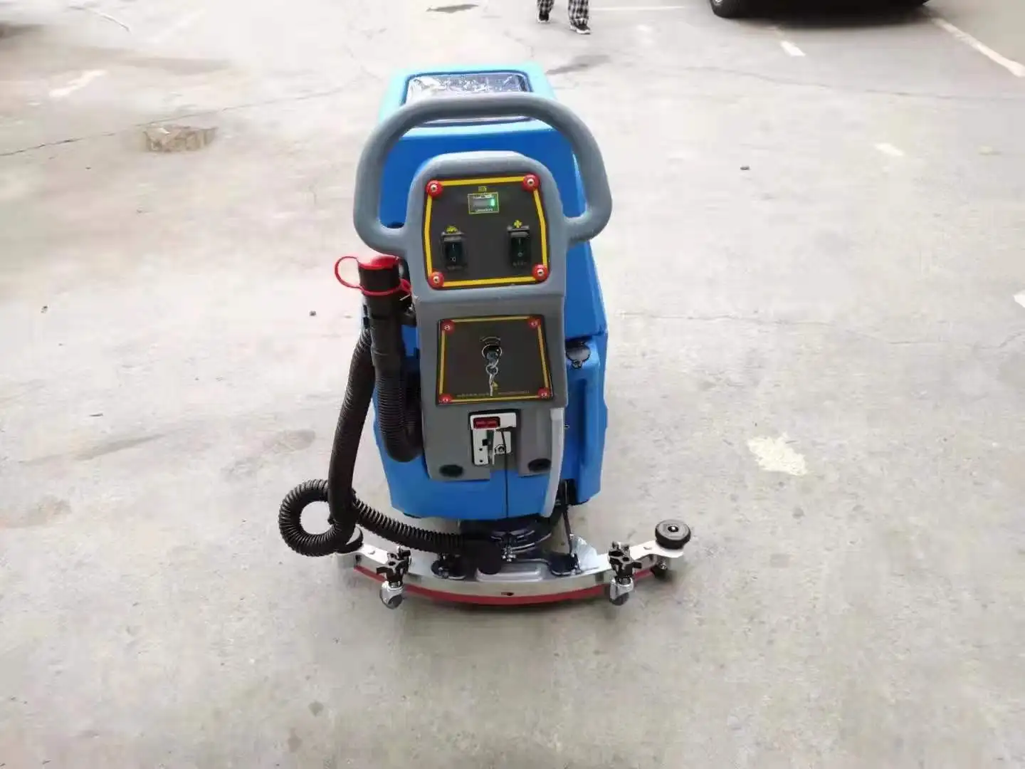 ورشة عمل مصنع تنظيف الأرضيات ذاتية الدفع يدويًا، ملكية سوبر ماركت، ملكية صناعية