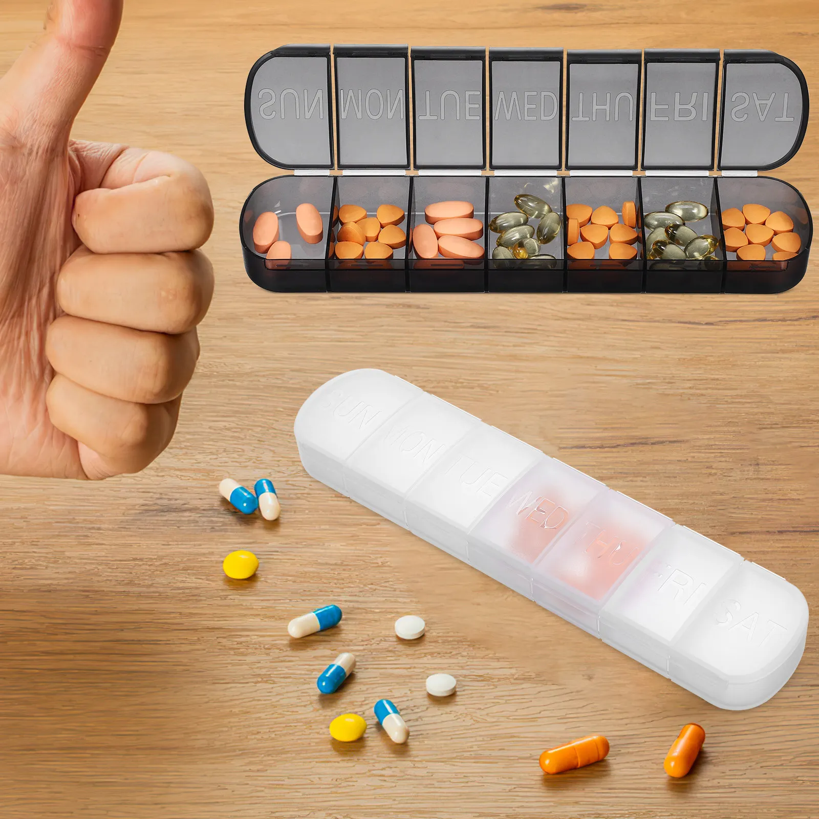 

Набор из 2-х еженедельных органайзеров для таблеток: портативный, тонкий, легкий контейнер для лекарств с широкими отсеками для путешествий