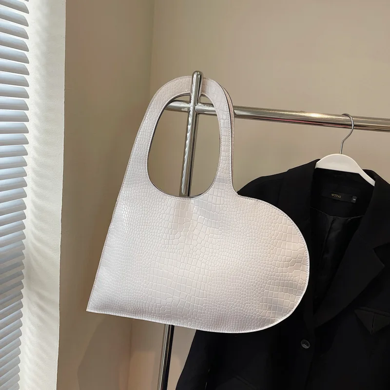 2025 تصميم الأزياء الجديدة المرأة الخوخ شكل قلب شيك سعة كبيرة حقائب كتف حقائب سيدة عادية التنقل حمل حقيبة