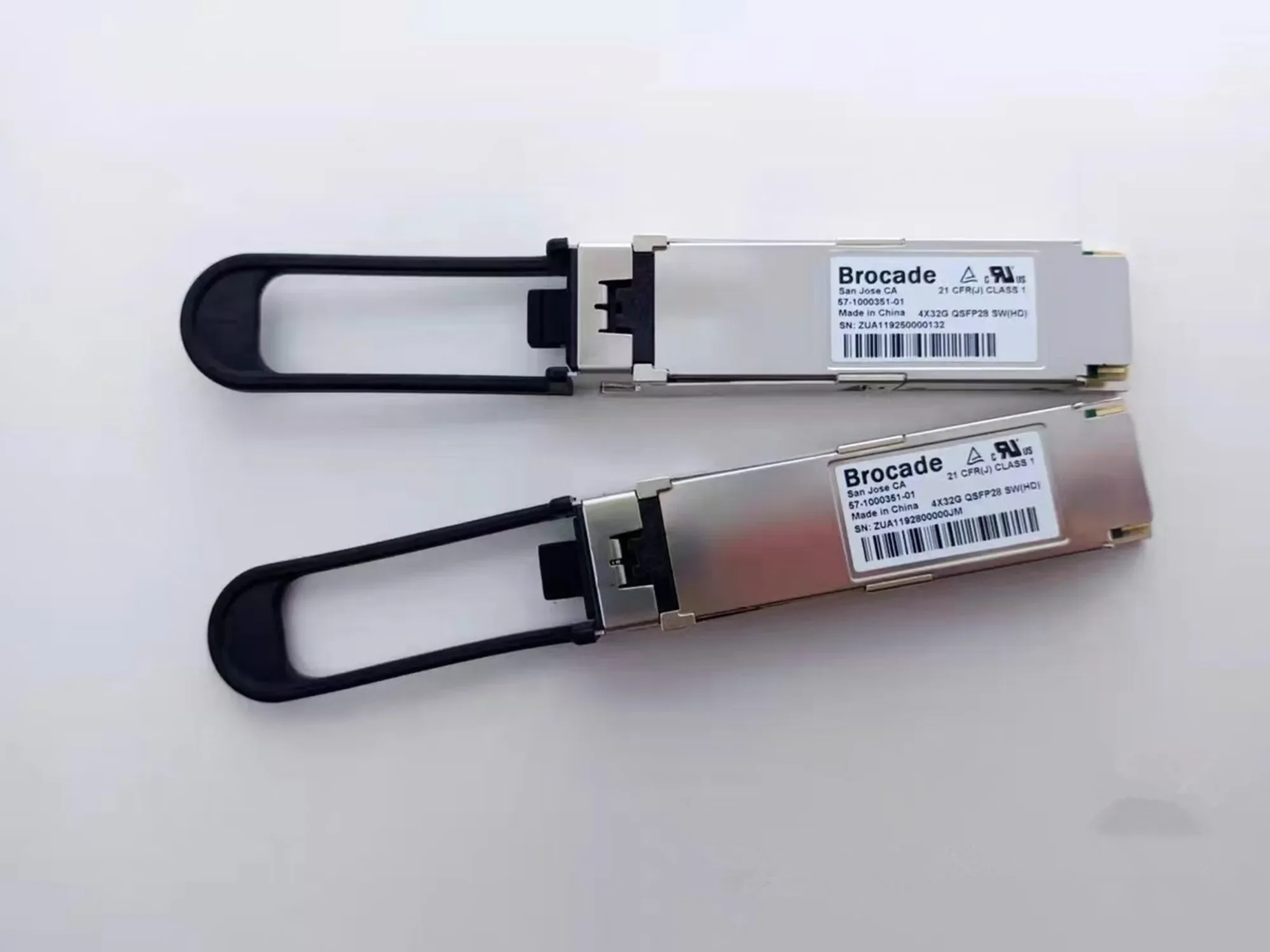57-1000351-01 Brocade QSFP28 4x32G MPO Interface Fiber Optical transceiver 881754-001 128G QSFP Module 2