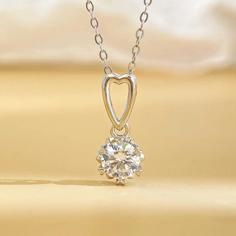 

Moissanite s925 silver necklace with snowflake 1-carat, a popular style on Instagram