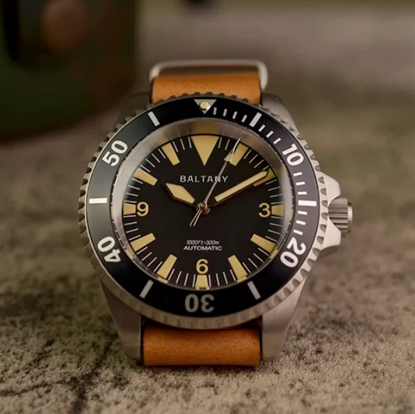 

Baltany Mens Automatic Watches 42mm Mechaical Wristwatch Diver 300M Waterproof Sapphire Mirror BGW-9 Luminous NH35