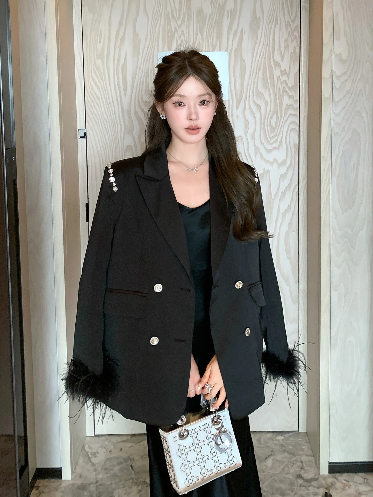 

FanyFloss Premium-feel Sequin Feather Trim Satin Women's Suit Jaet Faionable OL Sle Long Sve Button-up Ele