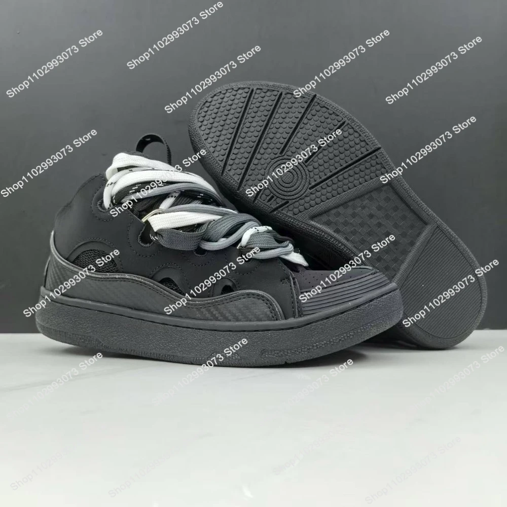 Heren- en dames sneakers van wit leer en suède, casual schoenen, modieuze dikke zool, couples bread shoes, trainers voor dagelijks gebruik