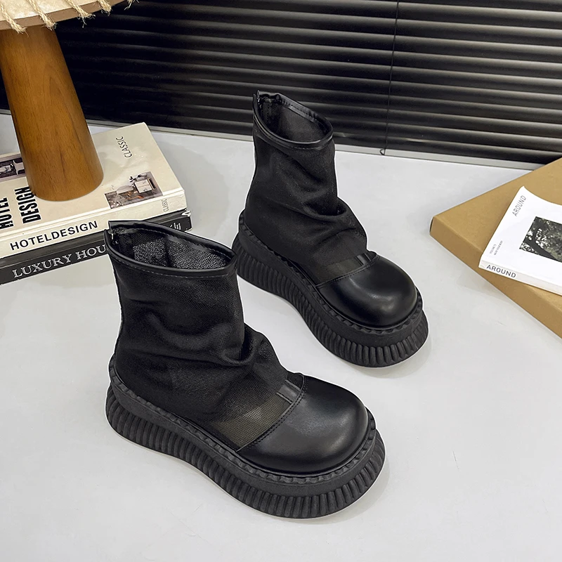 أحذية نسائية صيفية عصرية بسطح شبكي أحذية للنساء 2025 أحذية نسائية جديدة ذات قاع إسفنجي مفرغ قابلة للتنفس