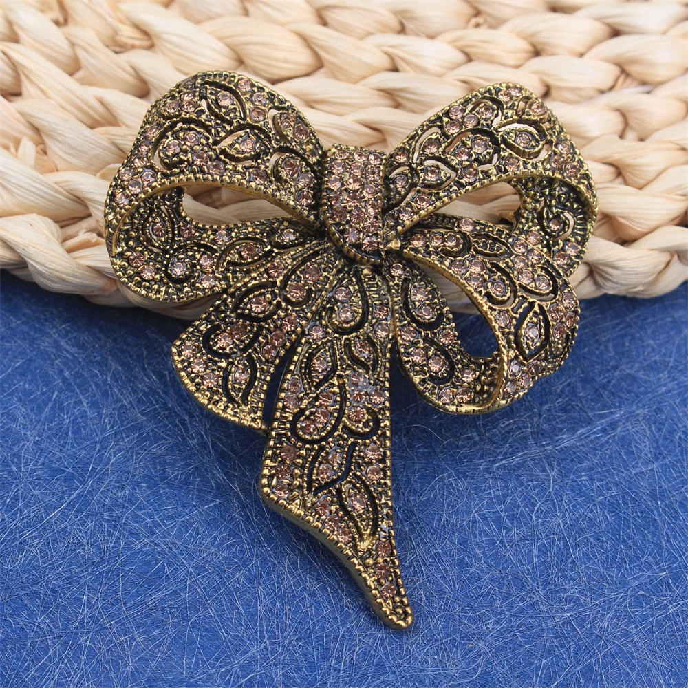 1 x Rhinestone Baroque Bow Design Ladies Brooch，Suit Coat Clothing Accessories，Holiday Party Couple Gift Pins,Charming Match