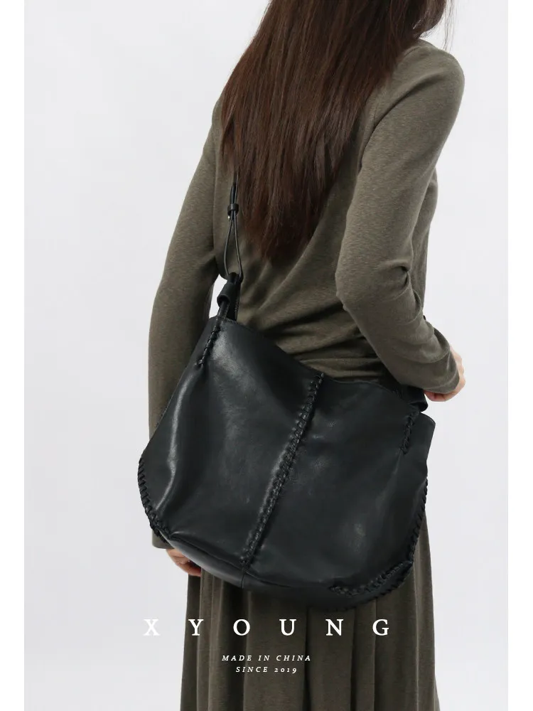 

European / American Fashion High-end Personalized Leather Woven Pleated Edge Large Capacity Single Shoulder Crossbody Bag Trendy