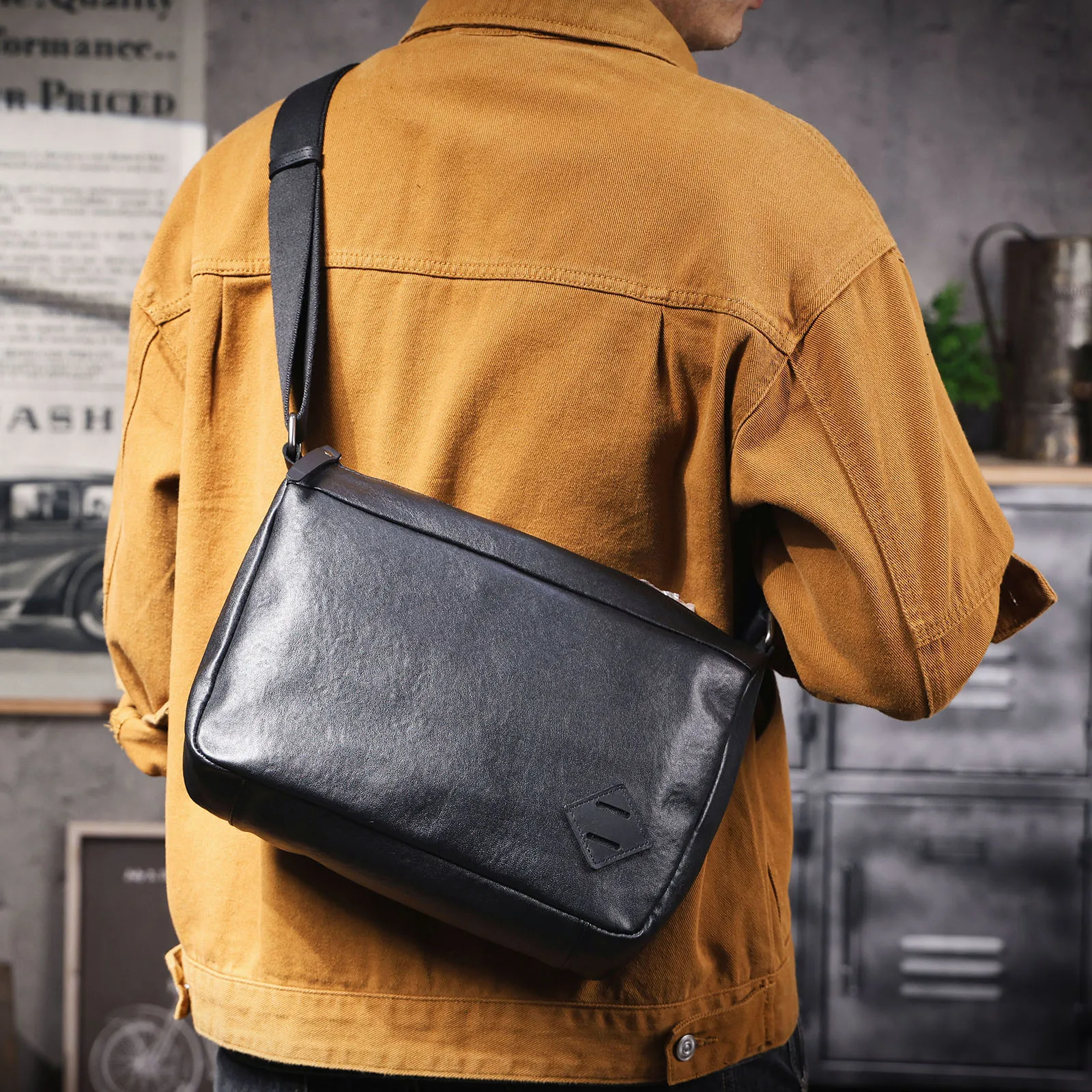S.WORKER Vintage Herren-Umhängetasche aus Vollnarbenleder | Handgefertigter Messenger aus Used-Leder – Detail 6