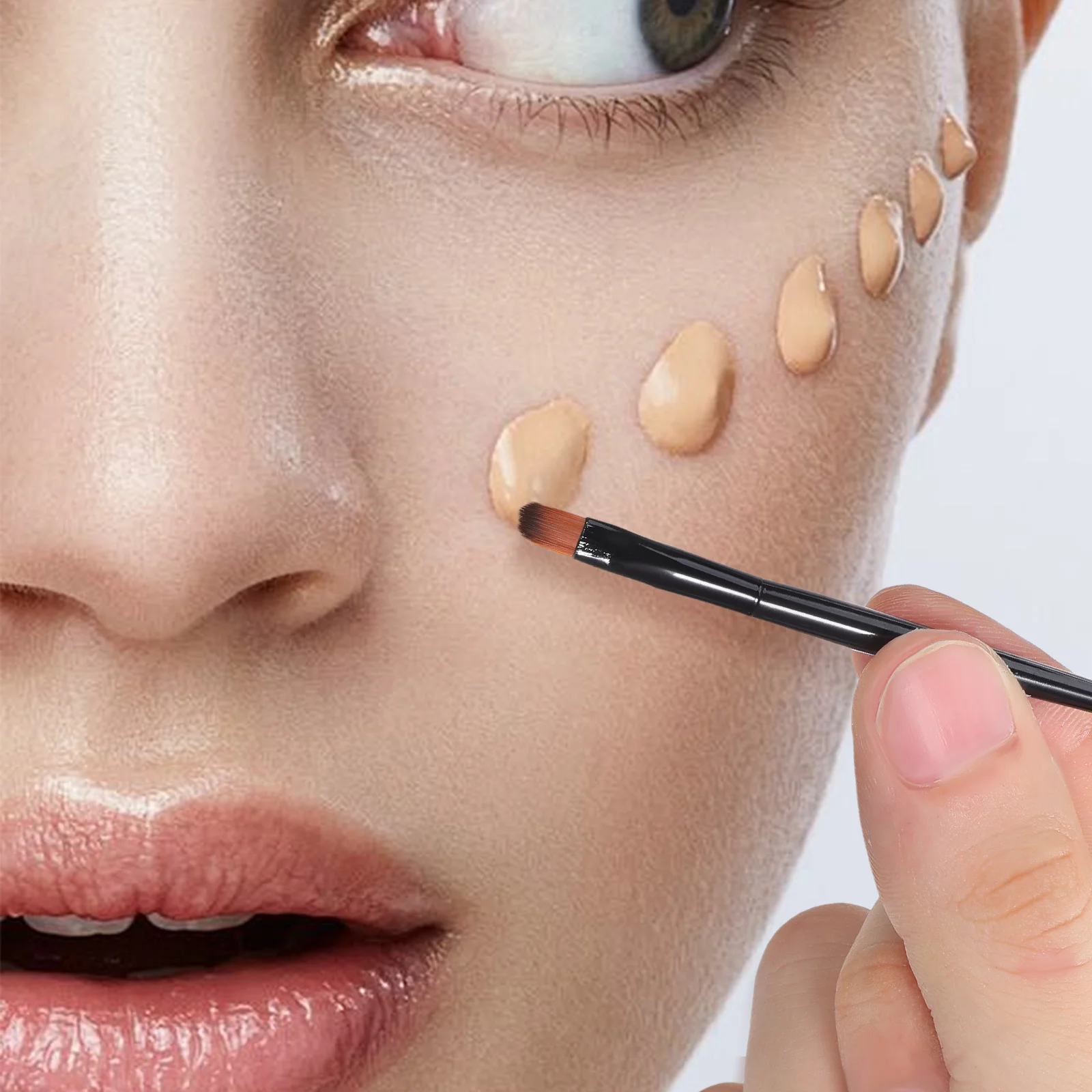 

100Pcs Disposable Lipstick Brush Portable Plastic Multi-Function Makeup Applicator Lightweight Tool for Travel