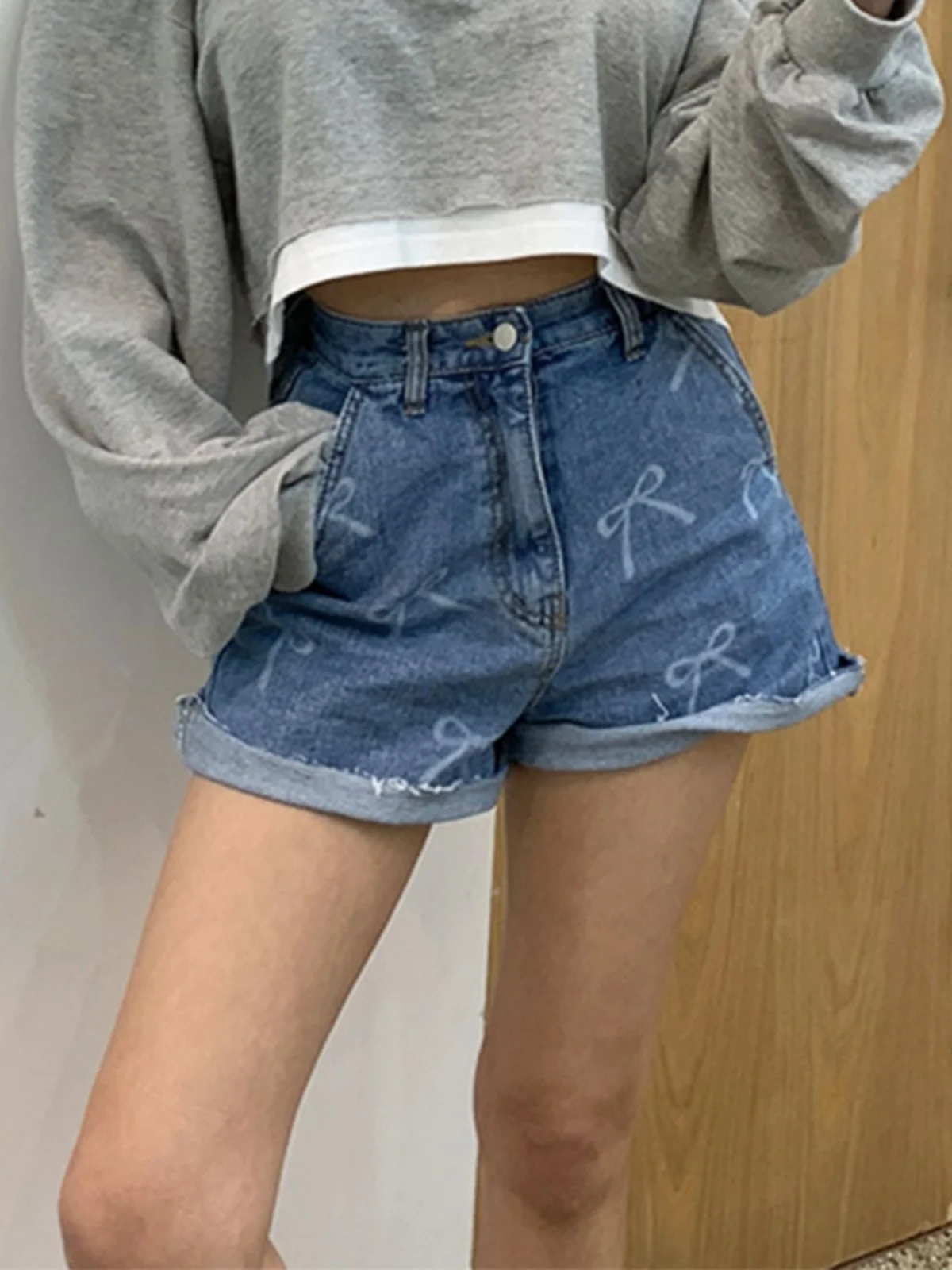 

Широкие джинсы с высокой талией, женские утягивающие шорты с принтом узлов, летние модные женские джинсовые брюки трапециевидной формы