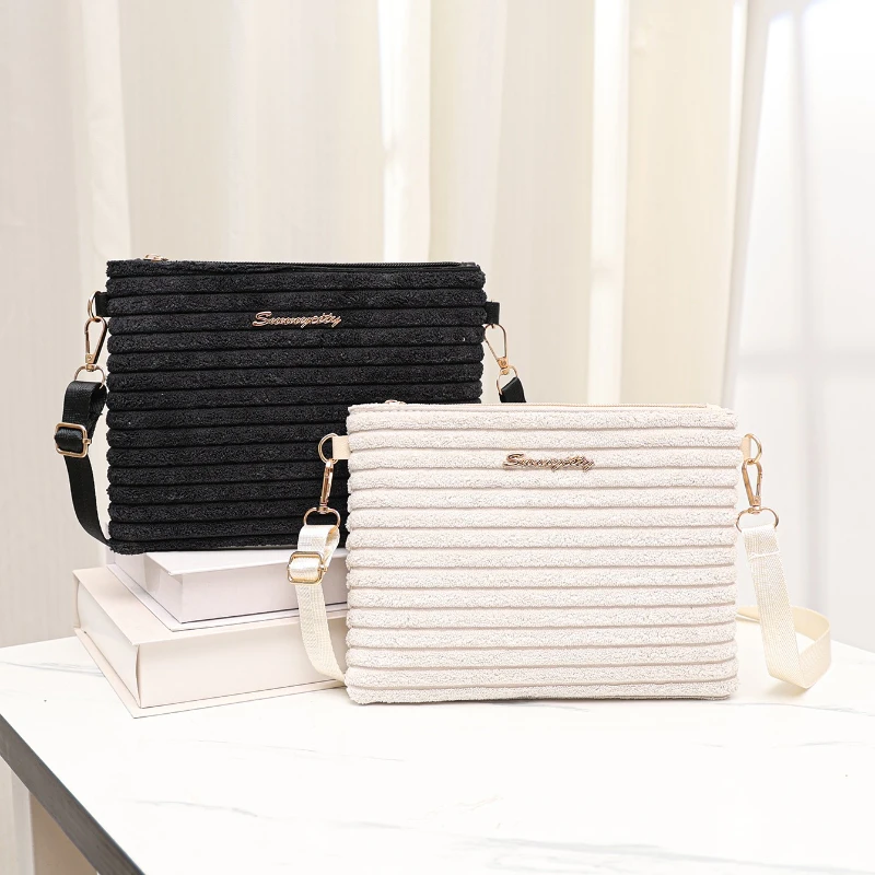 

Niche design single shoulder small square bag, versatile trend messenger retro women's bag fine beautiful women's bag