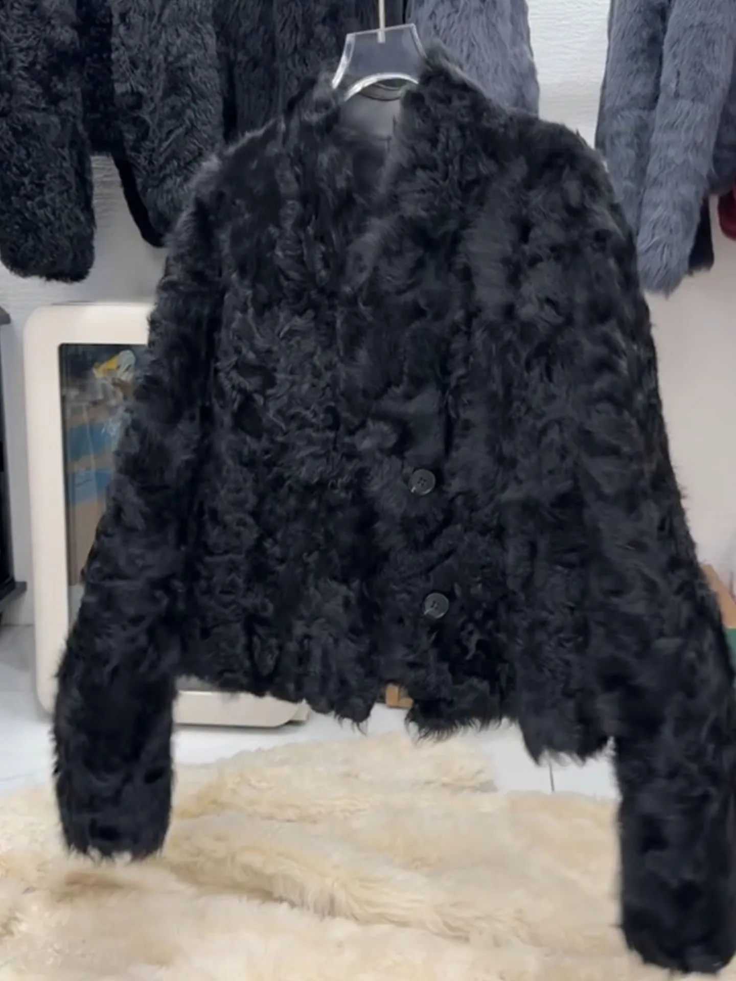 Unique Super Sli Bla Thiened Fce Women's Winter Jaet 2025 New High-End Casual Fur Leather Inteated Top