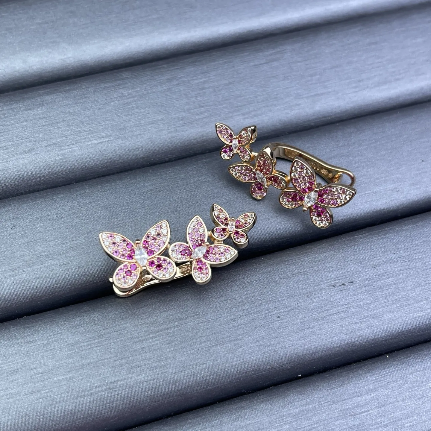 a-popular-brand-butterfly-shaped-colored-diamond-butterfly-ear-clip
