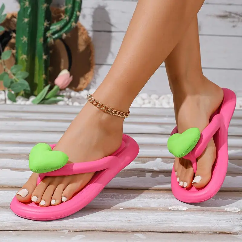 Sommermode Bonbonfarbene Weichsohlen-Flip-Flops für Damen, Zehenclip mit Herzdesign, Flacher Absatz, Rutschfeste Outdoor-Strandsandalen – Detail 12
