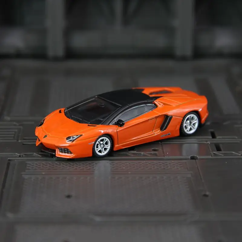CCA 1:64 لامبورغيني إيفانتادو LP700-4 نموذج سيارة مصنوع من خليط معدني سيارة رياضية فائقة يمكن تقديمها كهدية عيد ميلاد للأصدقاء تفاصيل غنية