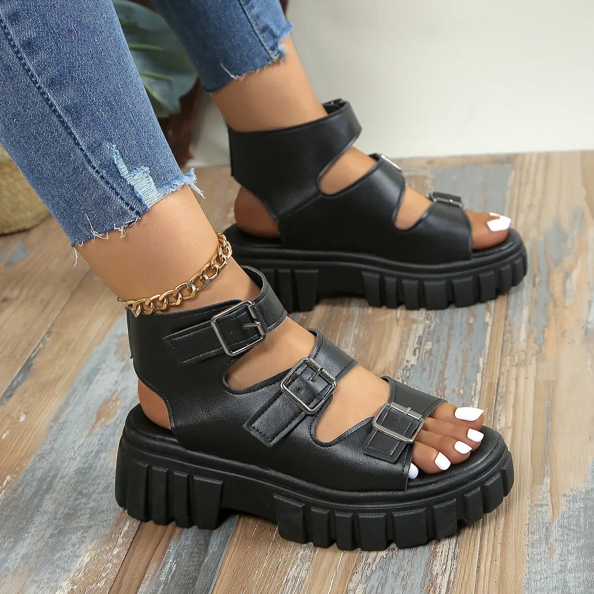 

2025 Summer New Thick Soled Belt Buckle Roman Shoes Muffin Retro Fashion Open Toe Women's Shoes Large Size 35-43