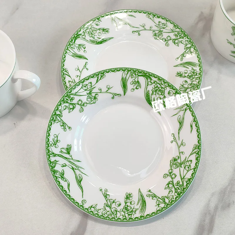 

Fashionable Bone China Coffee Cup Set European Afternoon Tea Ware With Lily Of The Valley Design 2 Cups 2 Saucers Gift Box