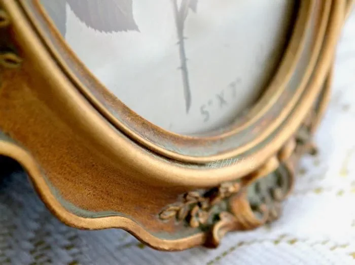 Copper oval American old photo frame 7-inch wall-mounted European French retro table with resin photo frame.
