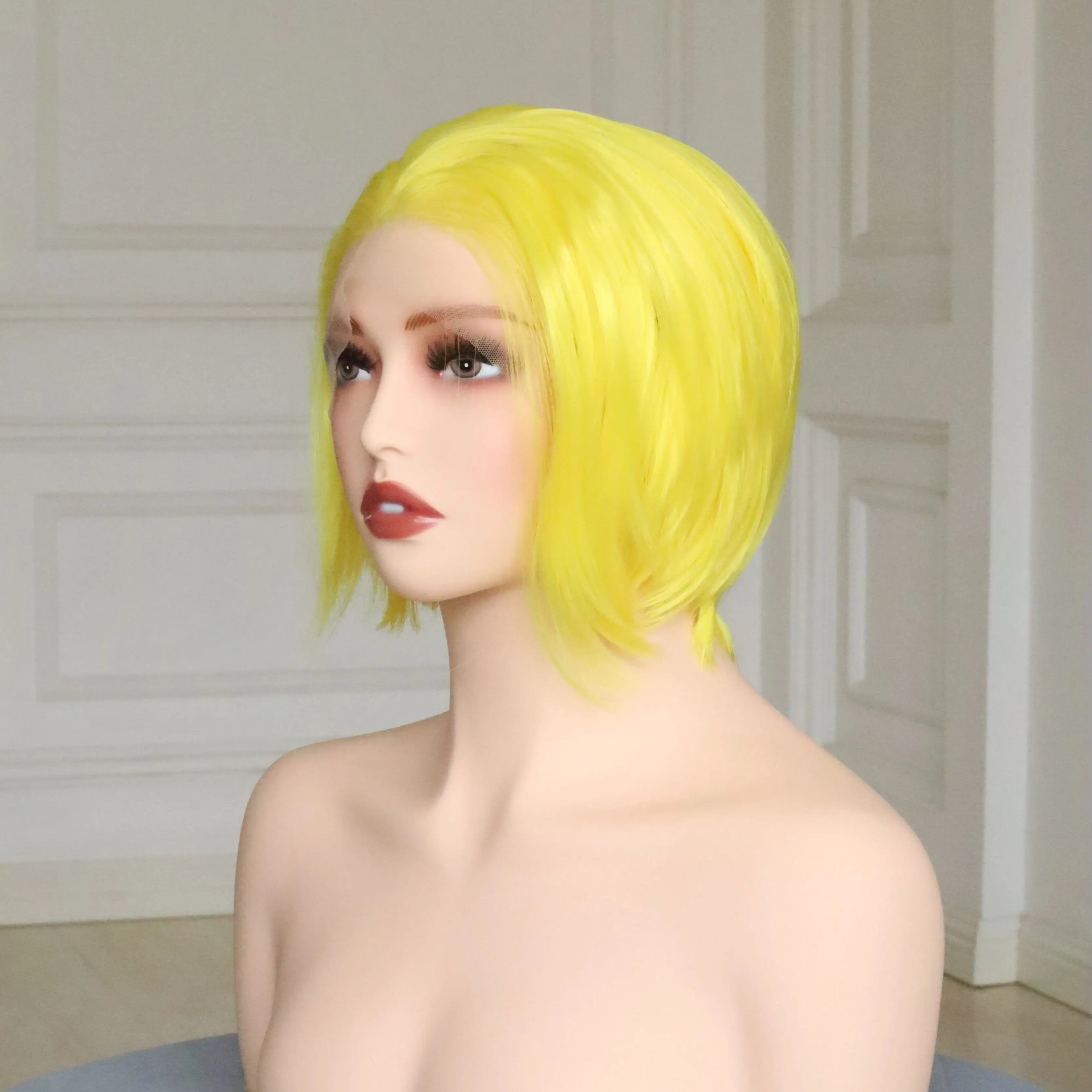 

Светло-желтый синтетический короткий парик с стрижкой боба среднего размера на Хэллоуин 13x4 Парик фронта шнурка для женщин Натуральный парик пикси для косплея для мужчин