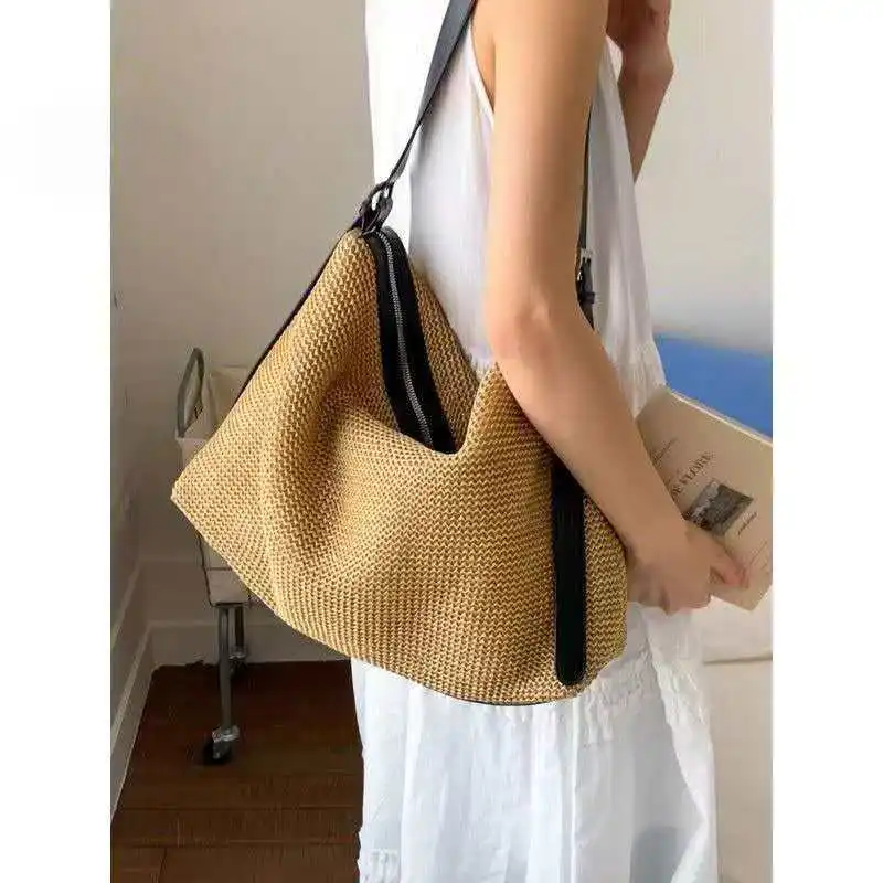 

Модная и непринужденная женская сумка из соломы и хлопка 2026 года с большой вместимостью и одним плечевым ремнем