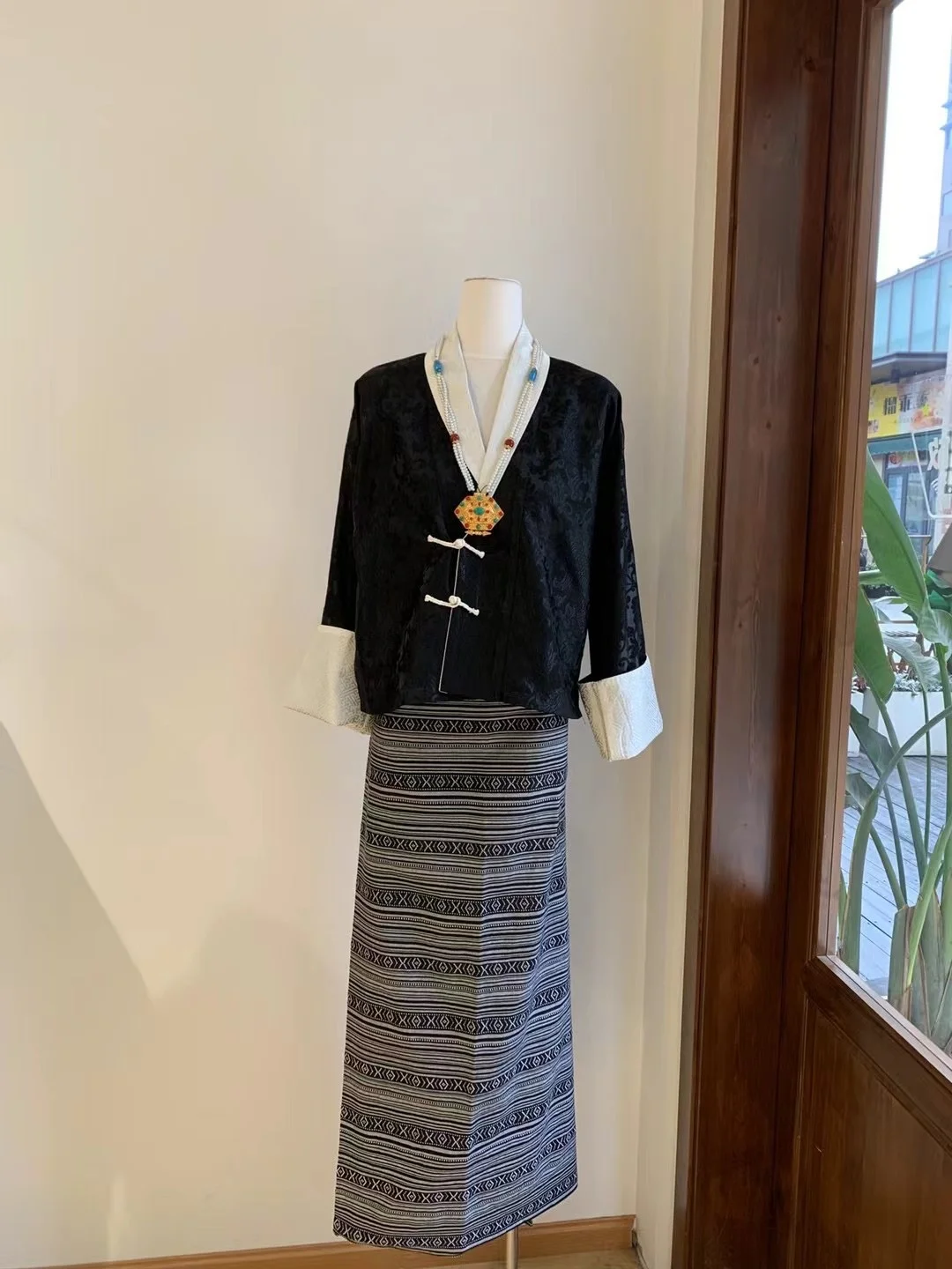 Spring New Arrival Bhutanese Costume Set Women's Faion Traditional Tibetan Simple Elegance Casual Wear Stage Performance