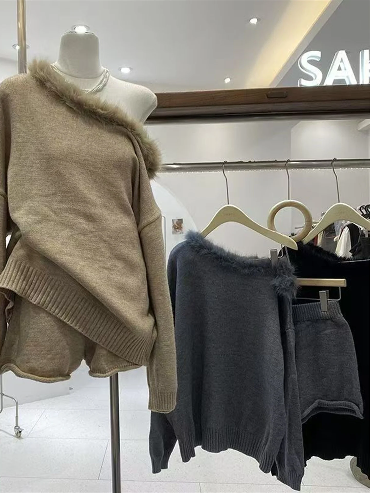 

Зима 2022, новый корейский комплект Sle Lazy Faion, вязаный комплект с наклонным воротником и брюками большого размера, свободный свитер свободного покроя