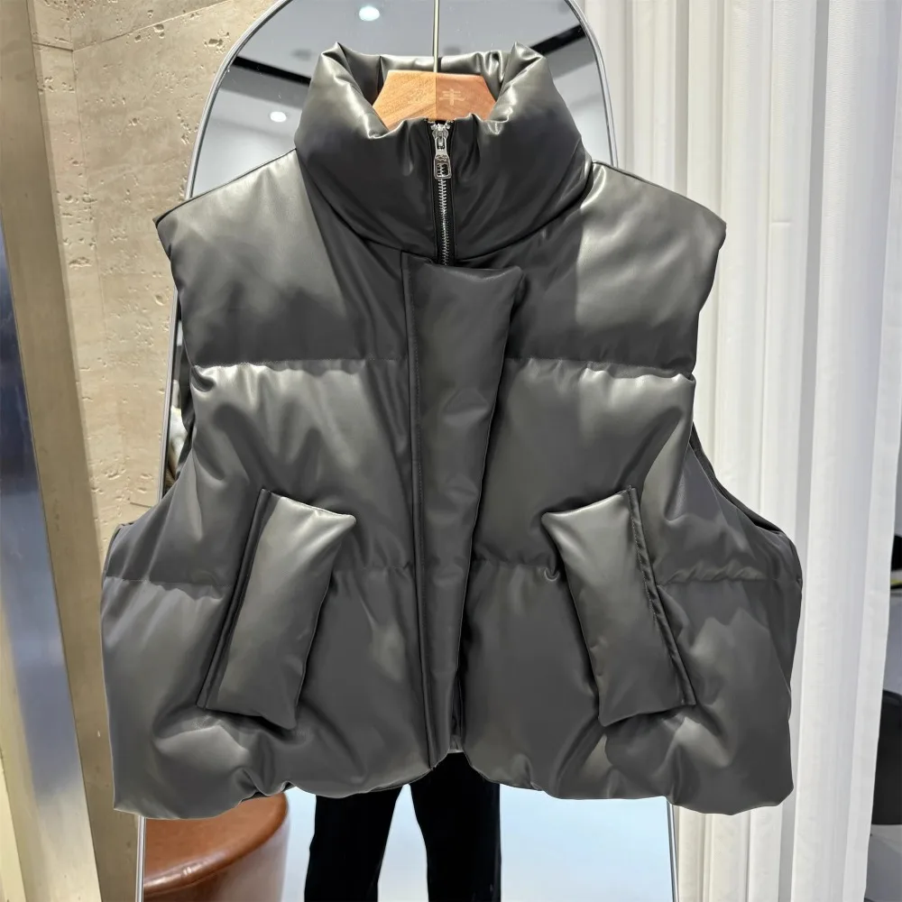 ضوء بطة أسفل سترة 2025 الشتاء الخريف فضفاض الشارع موضة المرأة الجديدة بولي Leather الجلود الوقوف طوق سترة صدرية معطف سميك