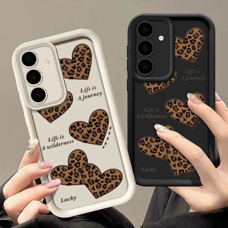 Retro Leopard Print Herzen Telefon Fall Für Samsung Galaxy A56 A16 A17 A36 A26 A55 A54 A15 S24 S25 FE S23 S22 Ultra S25 Rand Abdeckung