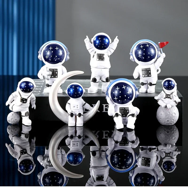 3/4PCS Resin Astronaut Figure Statue Spaceman Sculpture Educational Toy Desktop Home Decoration Astronaut Model for Kids Gift